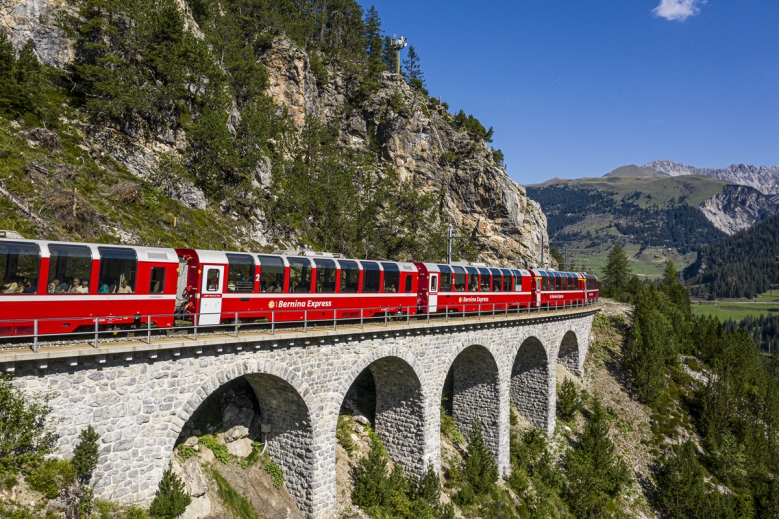 Hotel Bernina Express  Švýcarsko vlakem